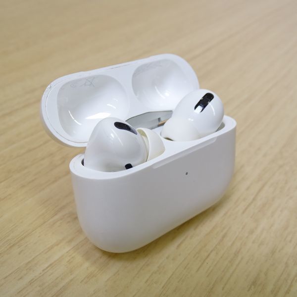B-①【 Apple AirPods Pro】 エアポッズプロ ☆イヤホン A2083 A2084 ☆ 充電ケース A2190 ☆ ワイヤレスイヤホン☆動作確認済み