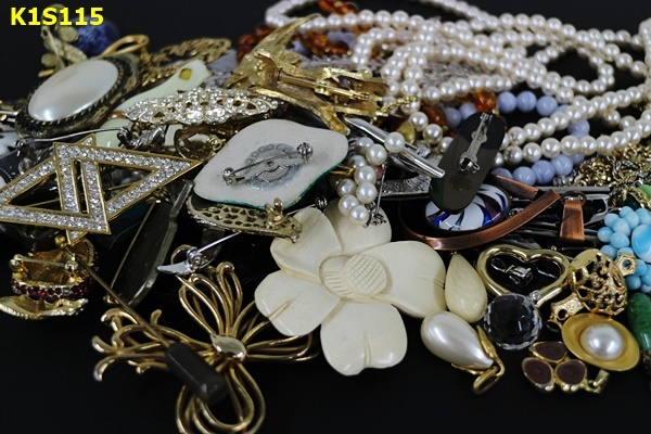 ○ネコポス K1S115 アクセサリー大量おまとめ ネックレス タイピン ブローチ リング 816g 現状品