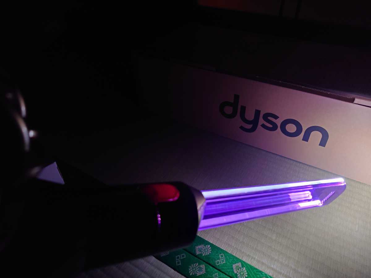 新品未使用！ダイソン LED隙間ノズル Dyson V8 Slim Fluffy Extra 