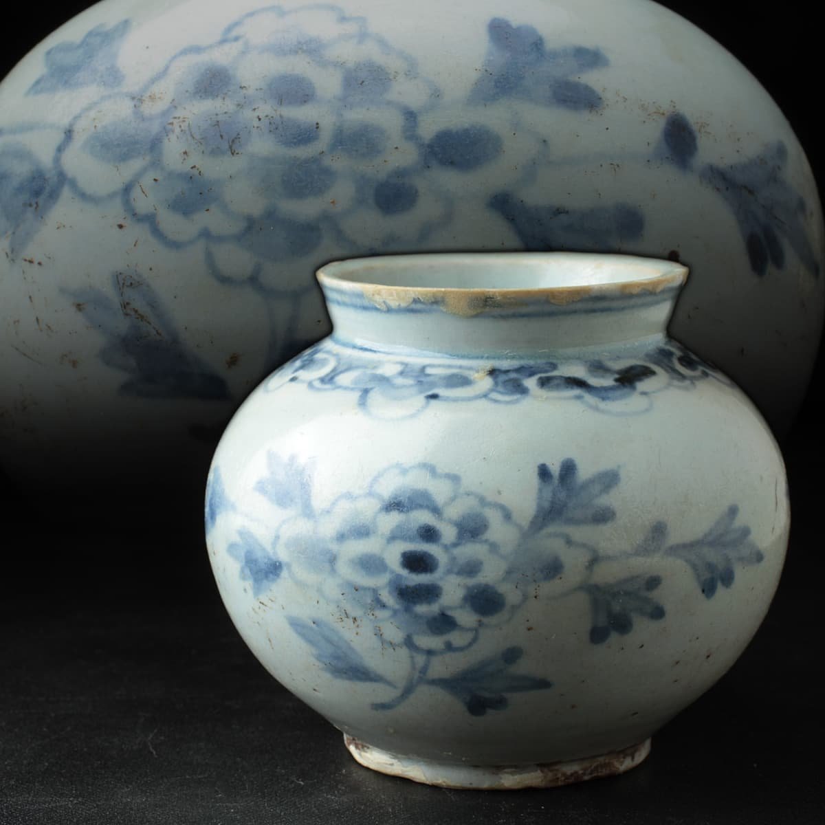 EI589 朝鮮古美術 李朝 白磁染付 牡丹文小壺 高10cm/重474g 木箱附・李 