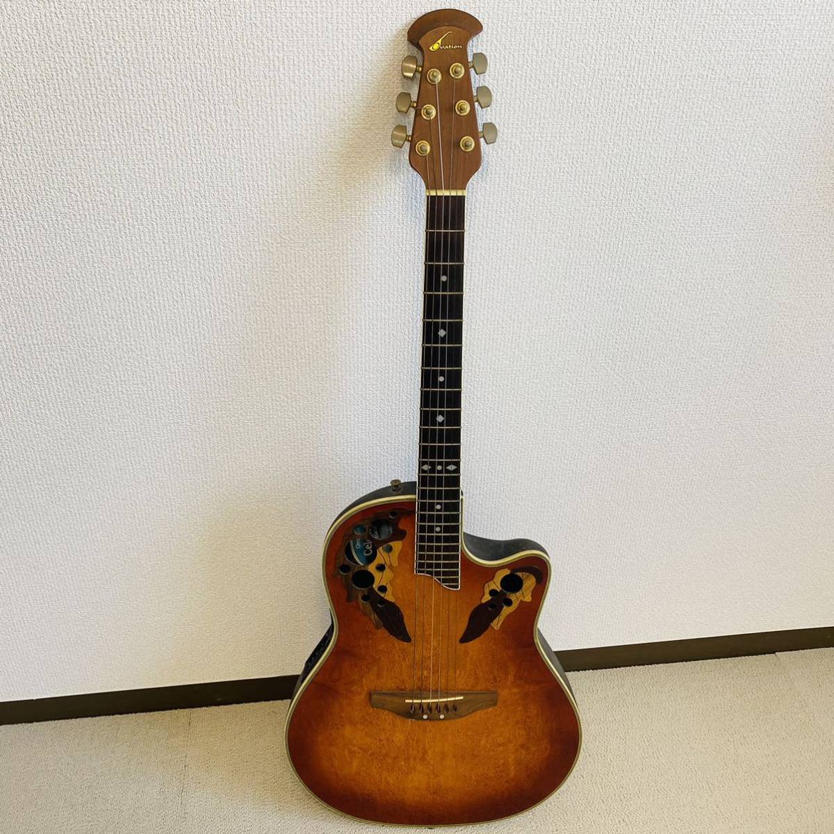 オベーション ギター Ovation CS 257（木製スタンド付き）