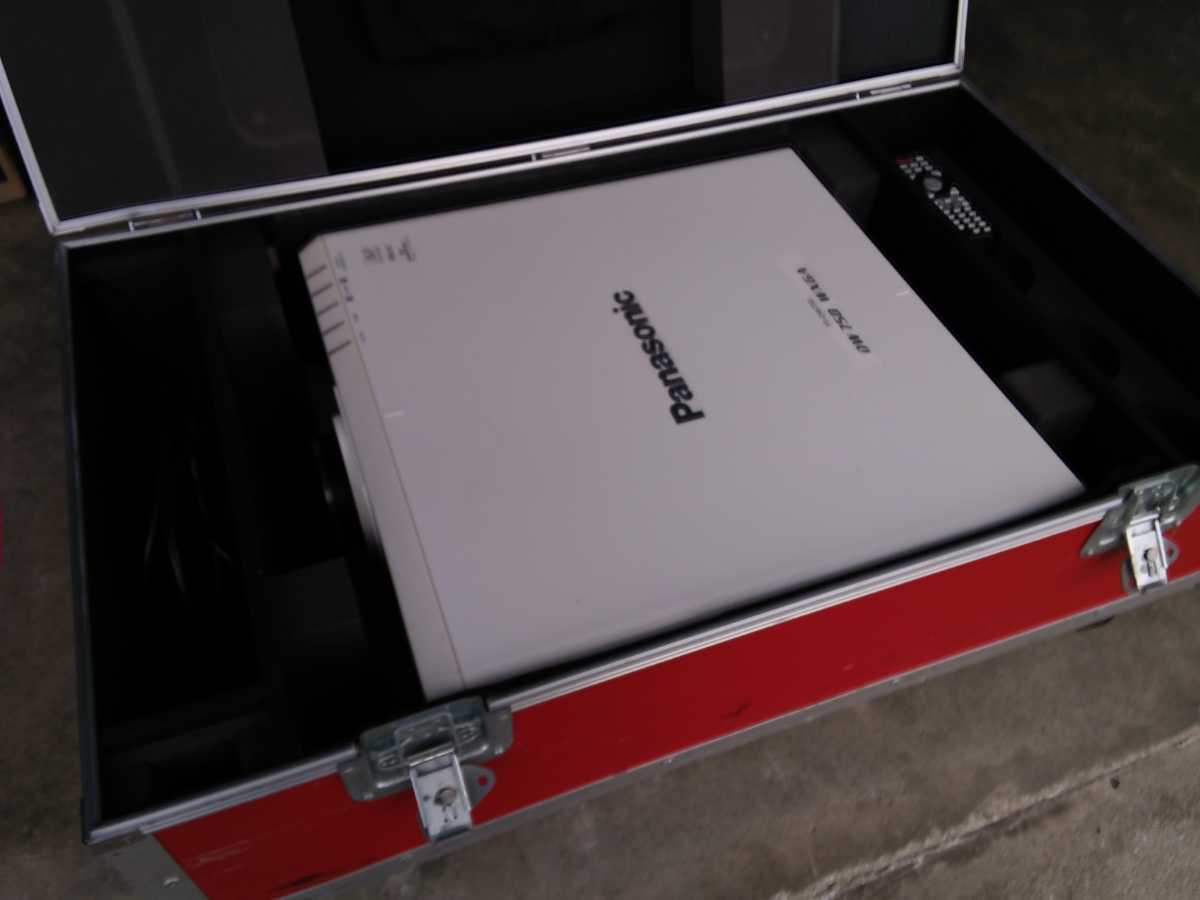 【限定SALE，格安】 Panasonic パナソニックDLP プロジェクター高輝度7000lm PT-DW750JW レンズ ハードケース付 動作良好 1台(本体)｜売買されたオークション情報、yahooの商品情報をアーカイブ公開 - オークファン 本体