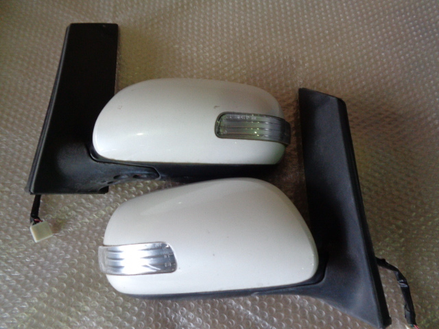 アイシス プラタナ 後期 (ZGM10) 070 ドアミラー 左右 7P ウィンカー ホワイトP 12-514 87910-44340 87940-44350 b0305-gys100