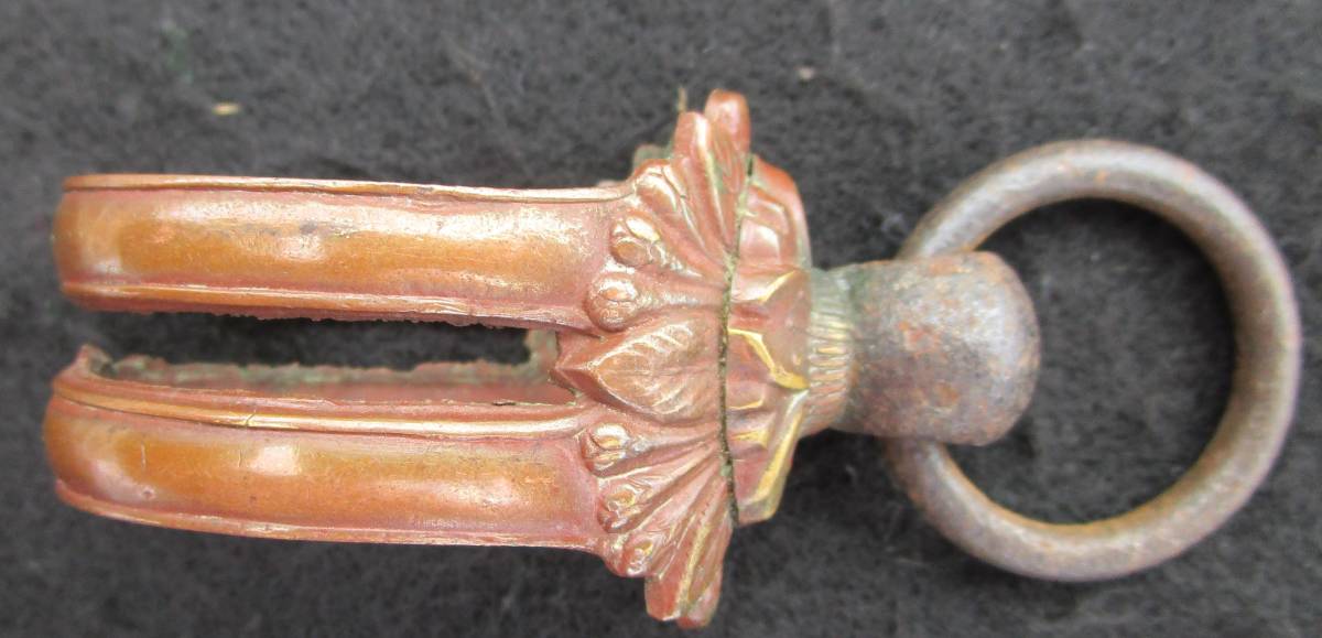 軍刀　海軍刀　指揮刀　吊り金具　1個　と、思います。その2