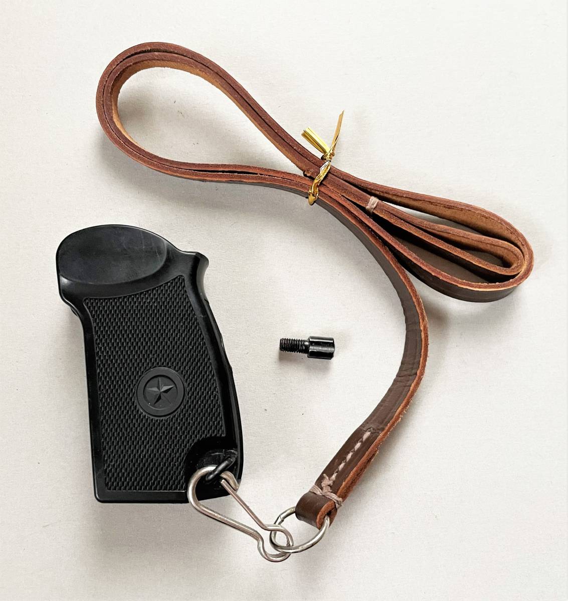 マカロフPM　ベークライト製グリップ＆スクリュー/革製ランヤード　ブラック　KSC　ソ連　ロシア　MAKAROV 