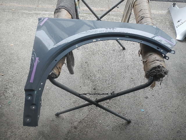 G31823 XC40 ボルボ VOLVO 右 フェンダー パネル グレー