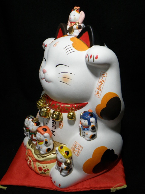 32 招き猫 人形 置物 薬師窯 / 昭和レトロ 商売繁盛 縁起物 開運 金運