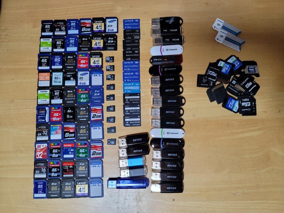 送料無料　SDカード52枚 microSDカード9枚 メモリースティック10枚 USB22個 その他おまけ 3DS PSP