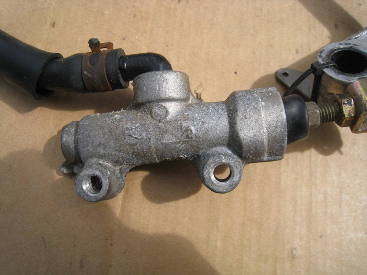 ゼファー400？ リアブレーキキャリパー マスター付き ブレーキ