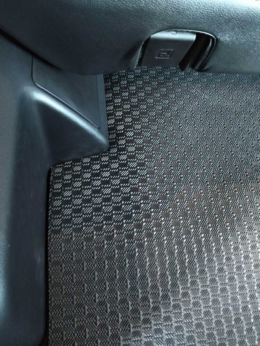 デリカ　Ｄ５用　７人乗り　３列目ラバーマッ　ト　未使用_3