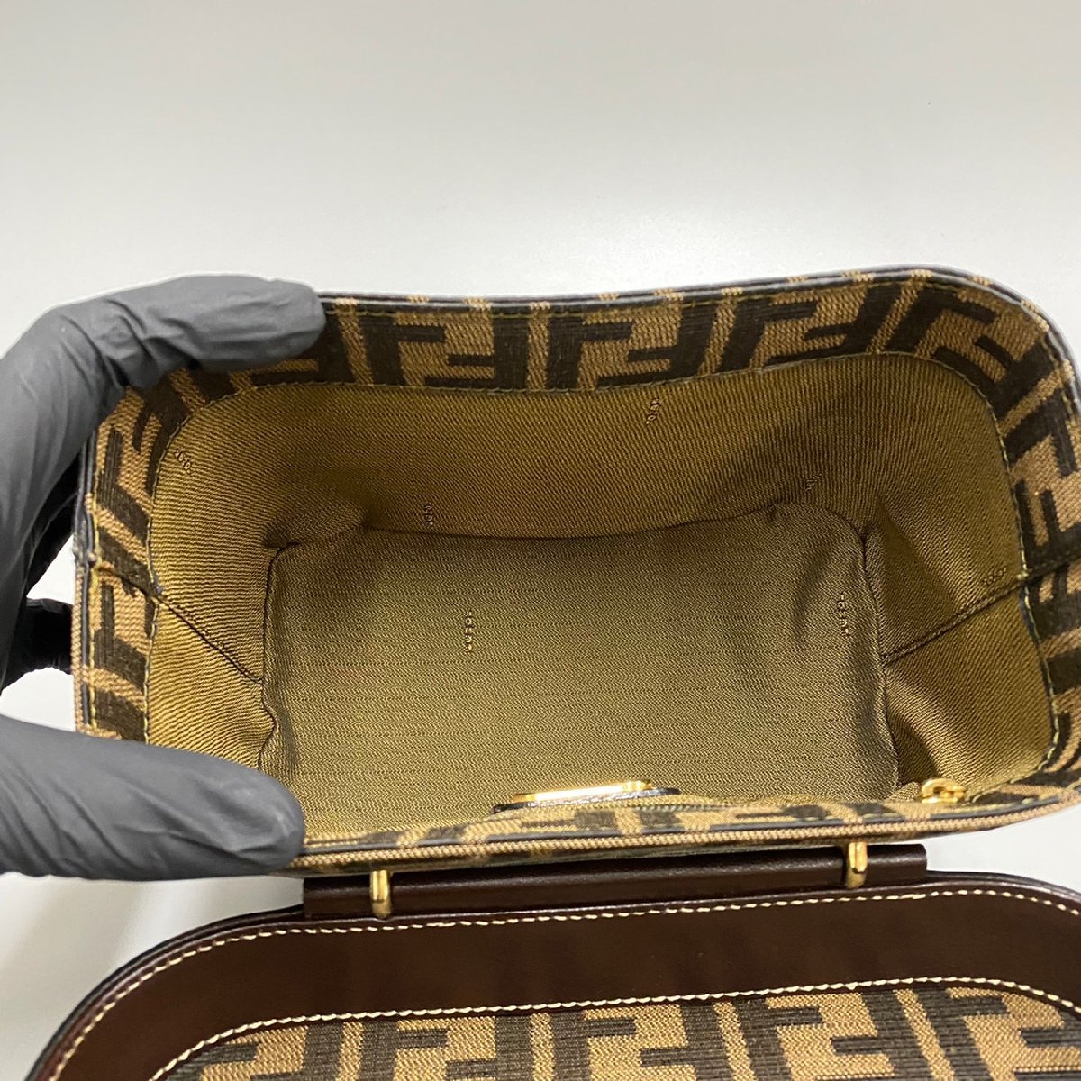 1円 美品 FENDI フェンディ ズッカ FF ロゴ 柄 金具 レザー 本革 