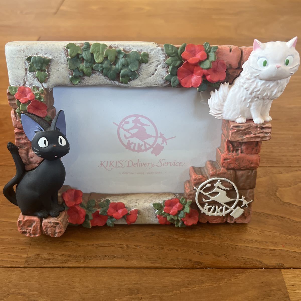 希少 ジブリ 魔女の宅急便 ジジ リリー 出会い 写真立てフォトフレーム フォトスタンド 