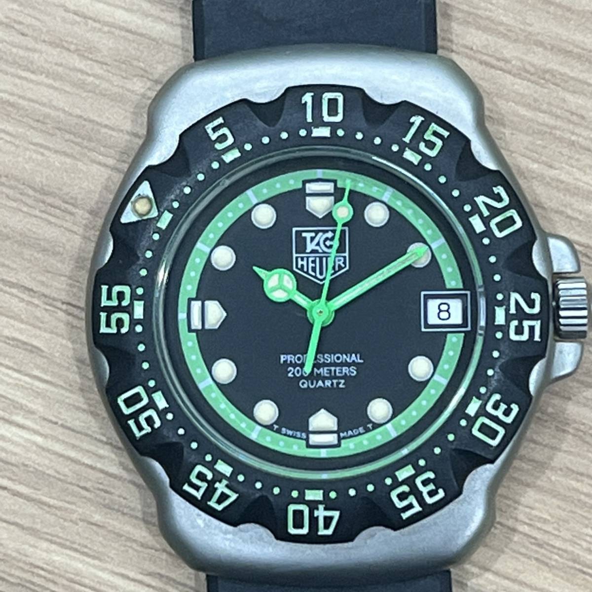 【JV-2031】タグホイヤー TAG HEUER プロフェッショナル 200ｍ WA1215 クオーツ ジャンク品 不動品 コレクション みどり グリーン