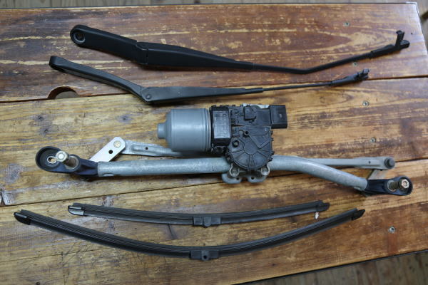 ☆アルファロメオ147☆ワイパーモーターＡＳＳＹ☆アーム、ブレードセット☆ALFA147