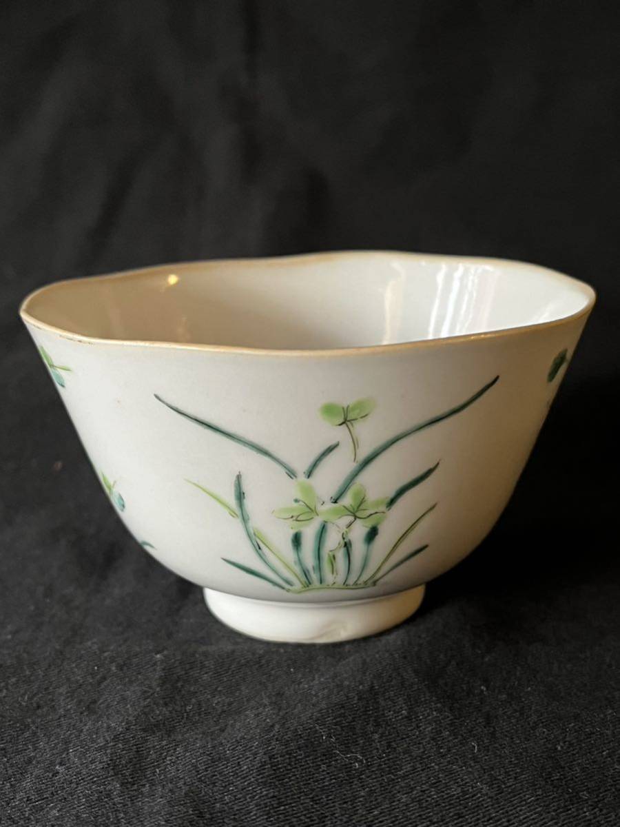 中華民国時代から輸入緑色の花模様の陶器茶碗 もうレア！中国 清代 清楚な花柄の茶碗 懐かしい中国税関輸出許可印が