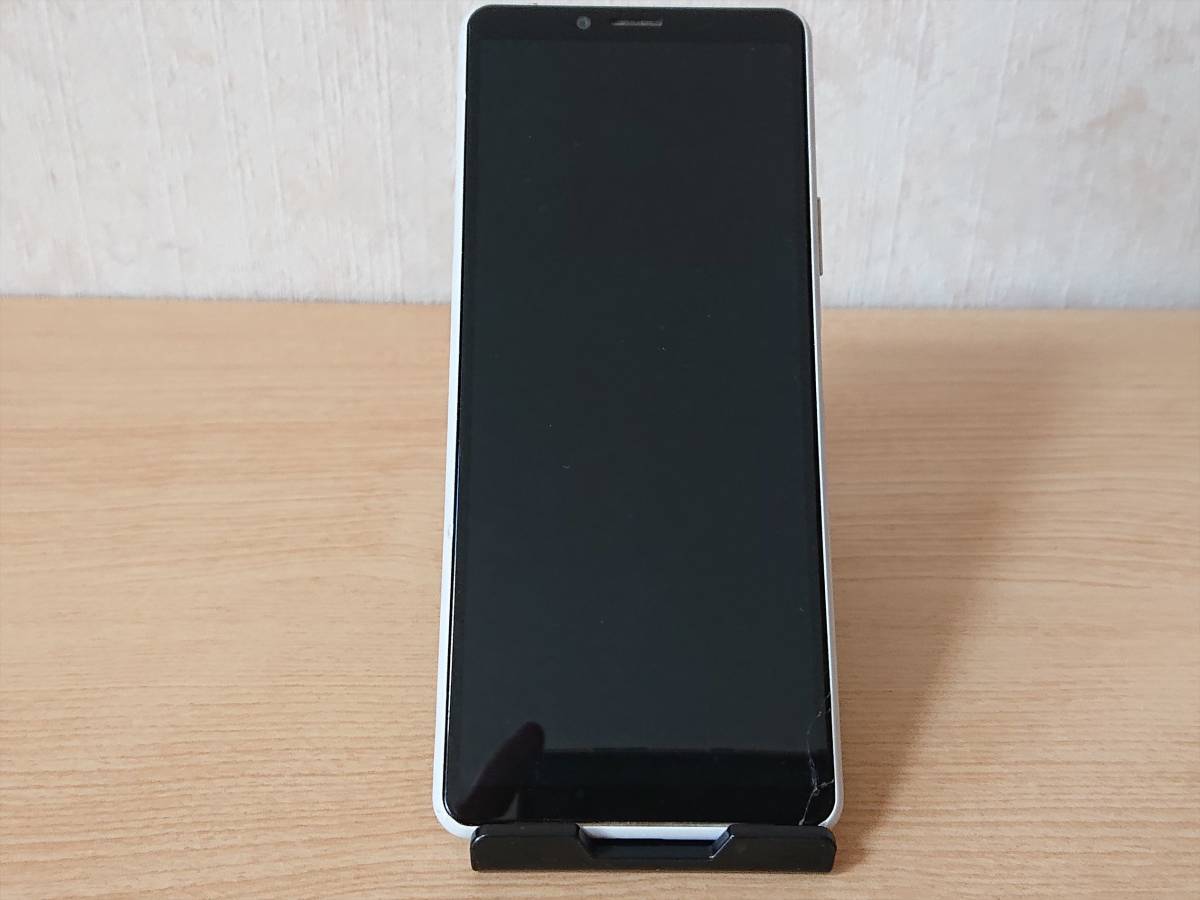 ジャンク・部品取り】Xperia 10 II SOV43 au版 ホワイト 画面割れ 画面