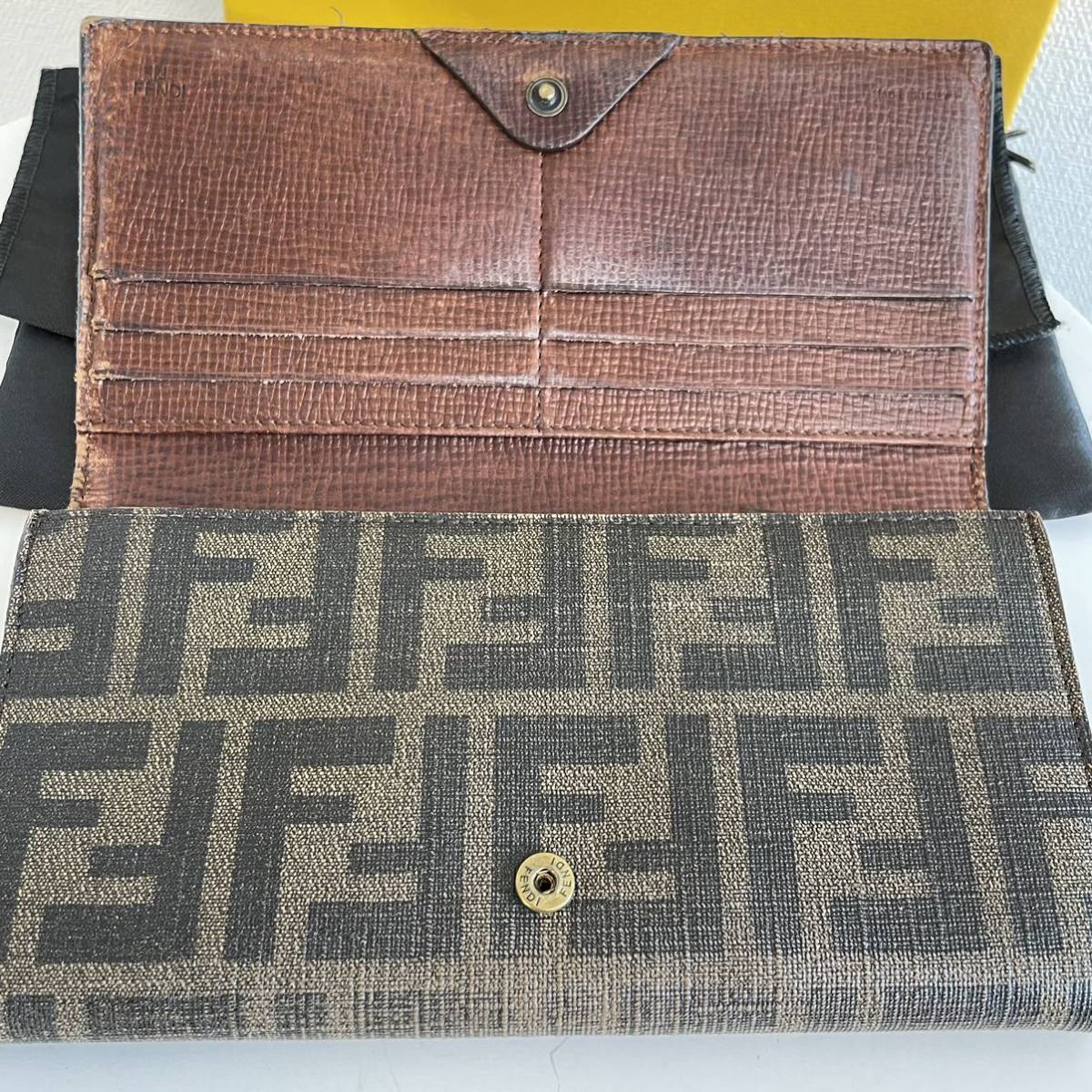 フェンディ ズッカ柄 長財布 FENDI ズッカ ラウンドファスナー