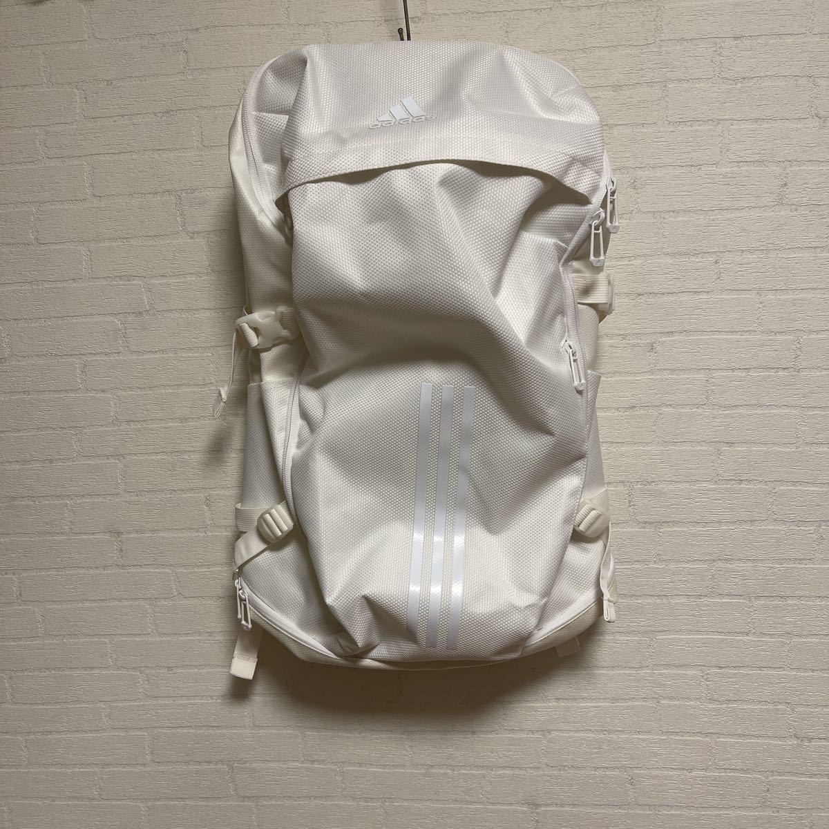 adidas/シューズ収納付き大容量バッグパック/リュック/白 アディダス
