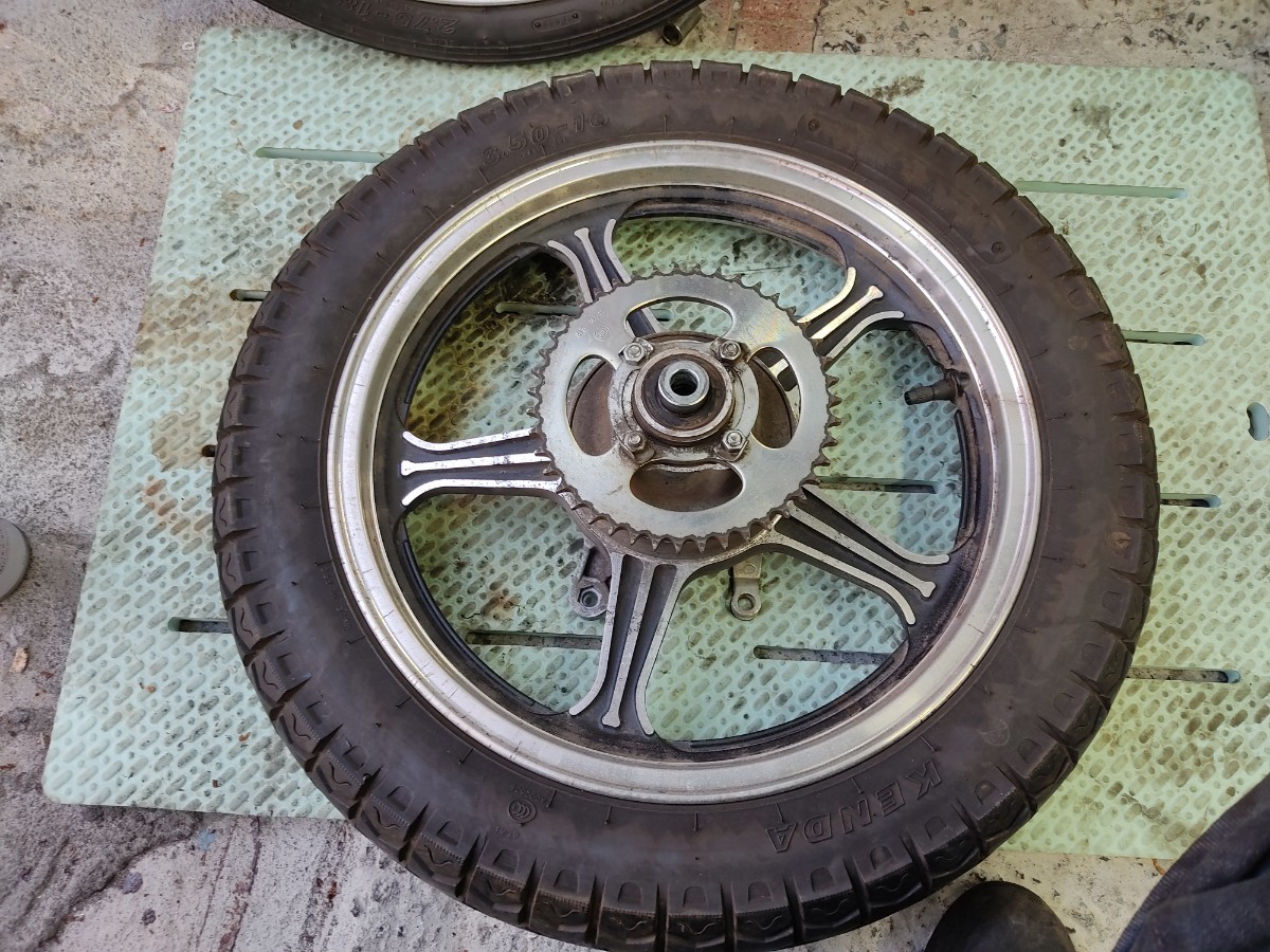 GN125 2f 純正 リアホイール グラストラッカー の流用にも 検(en gs