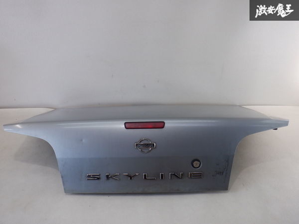 ウイング穴無し!! 日産純正 HR34 ER34 スカイライン リア トランク ゲート エンブレム付き!! カラーNo. KR4 ソニックシルバー 棚2R7