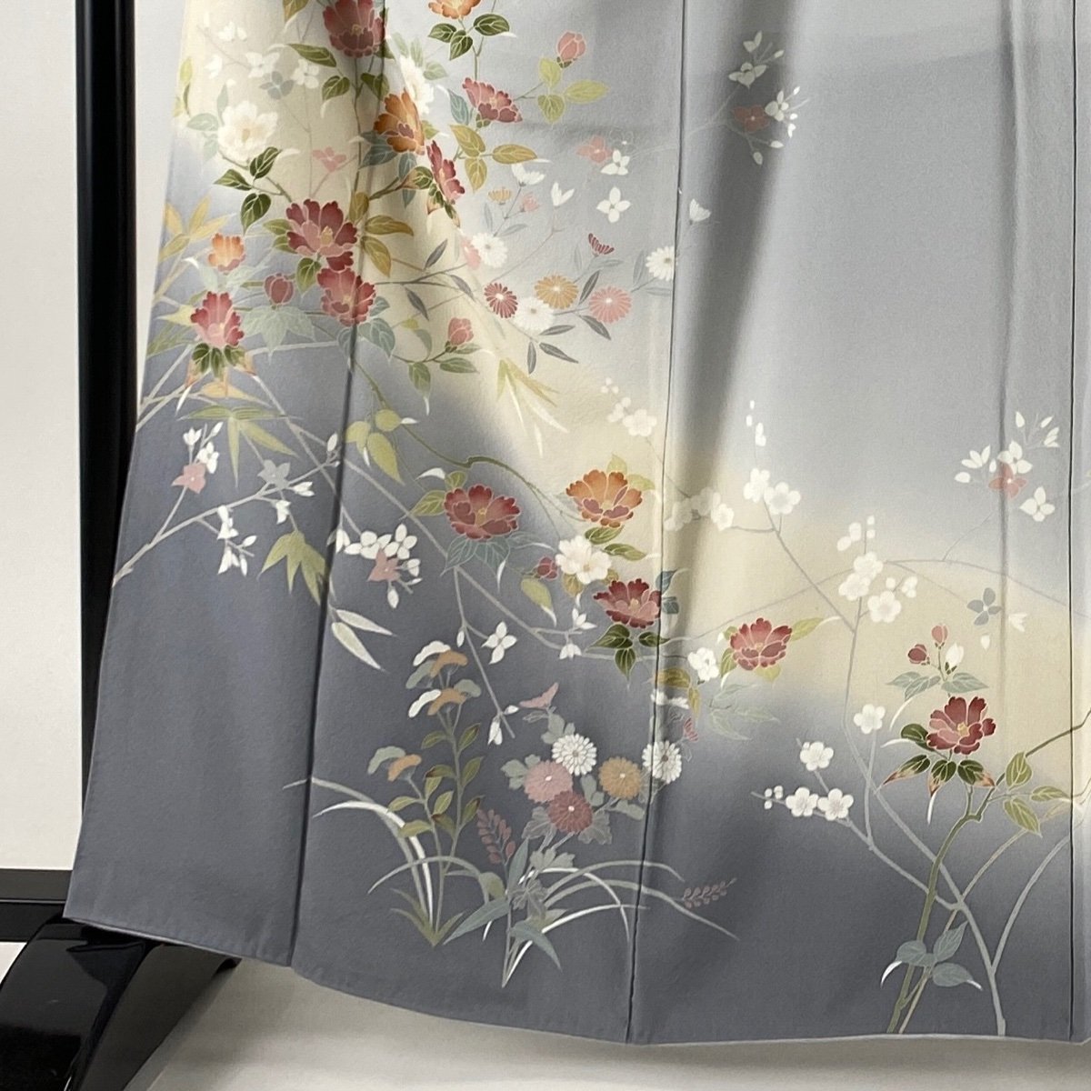 訪問着 美品 秀品 落款 草花 金彩 ぼかし 灰色 袷 身丈162cm 裄丈