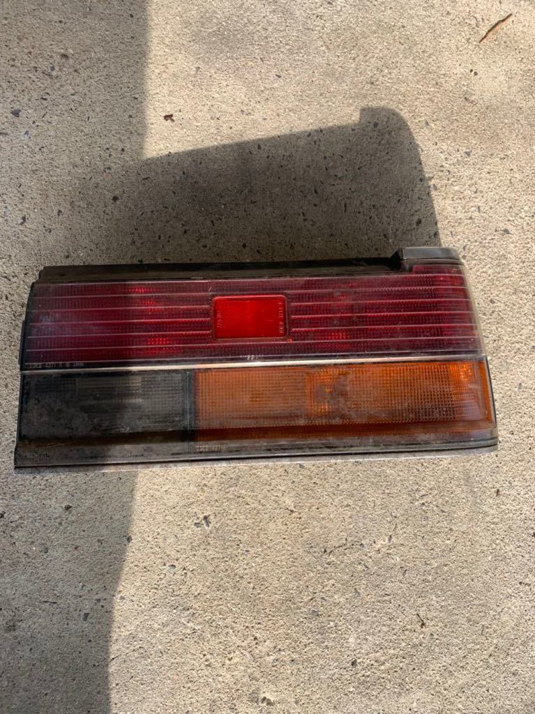 セドリック Y30 右テールランプ 日産 バン 中古 日産⁄Y30 0 Y30右