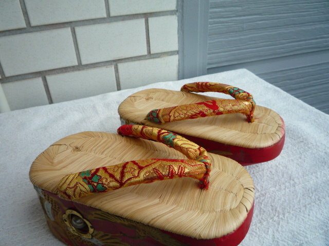 ぽっくり（おこぼ） 七五三 朱塗りに鶴の蒔絵 台は本畳み ぽっくり（おこ