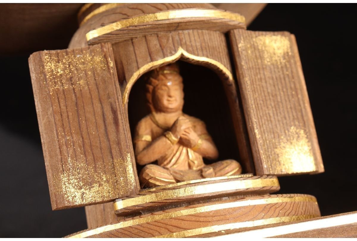 URA]久保田唯心 作/神代杉材截金多宝塔/共箱/H21.5cm/7-4-175(検)骨董