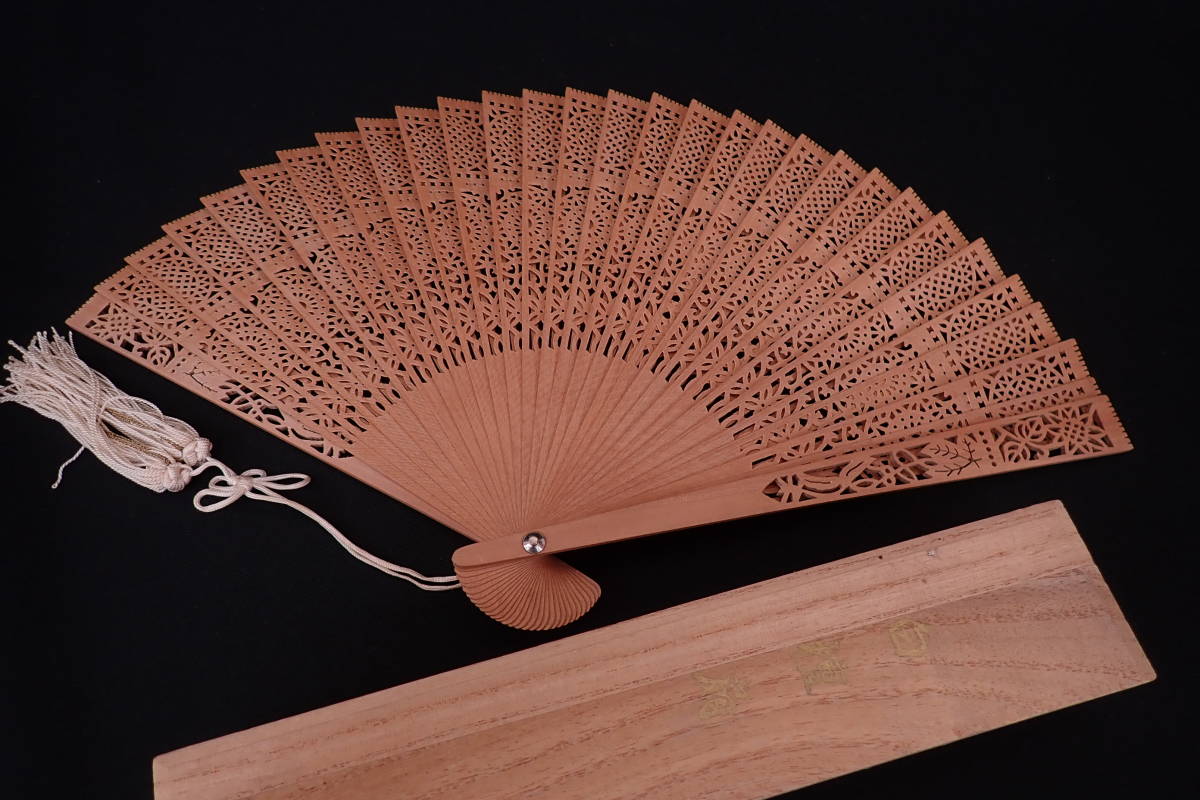 中国古玩 高級扇子 貴重 白檀 香木扇 中国扇子 透かし彫り 希少彫 全22
