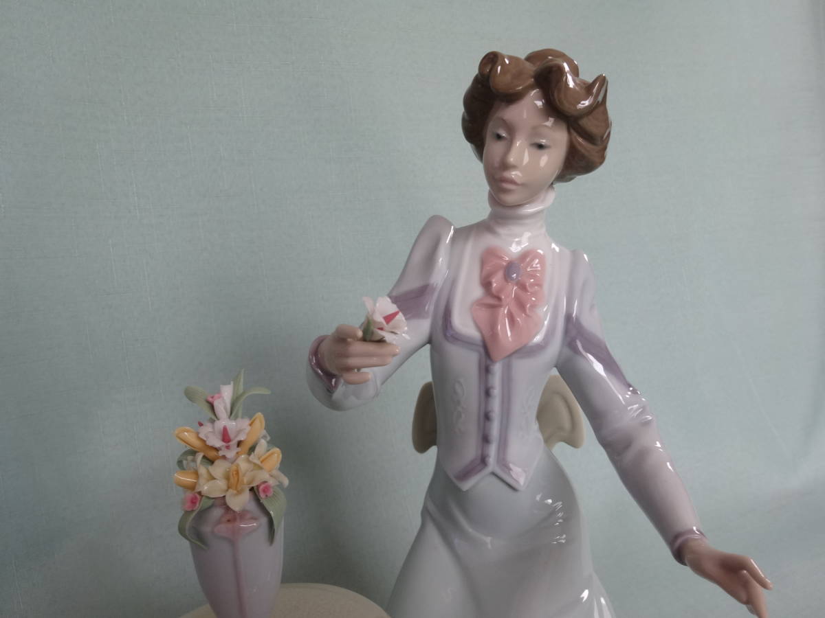 リヤドロ フィギュリン きれいな花ばかり 少女 花かご 陶器 人形 女性