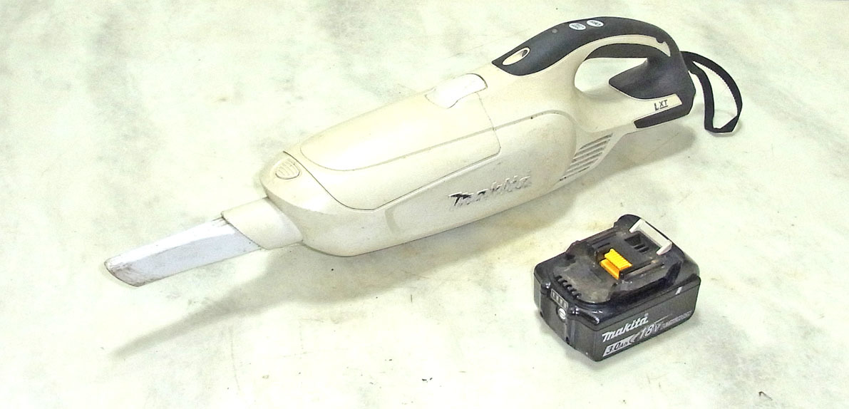 Makita cl182fd 紙パックタイプ　充電器付き 中古　動作確認済 Makitaマキタ 18V充電式クリーナー 紙パック式 ワンタッチスイッチ
