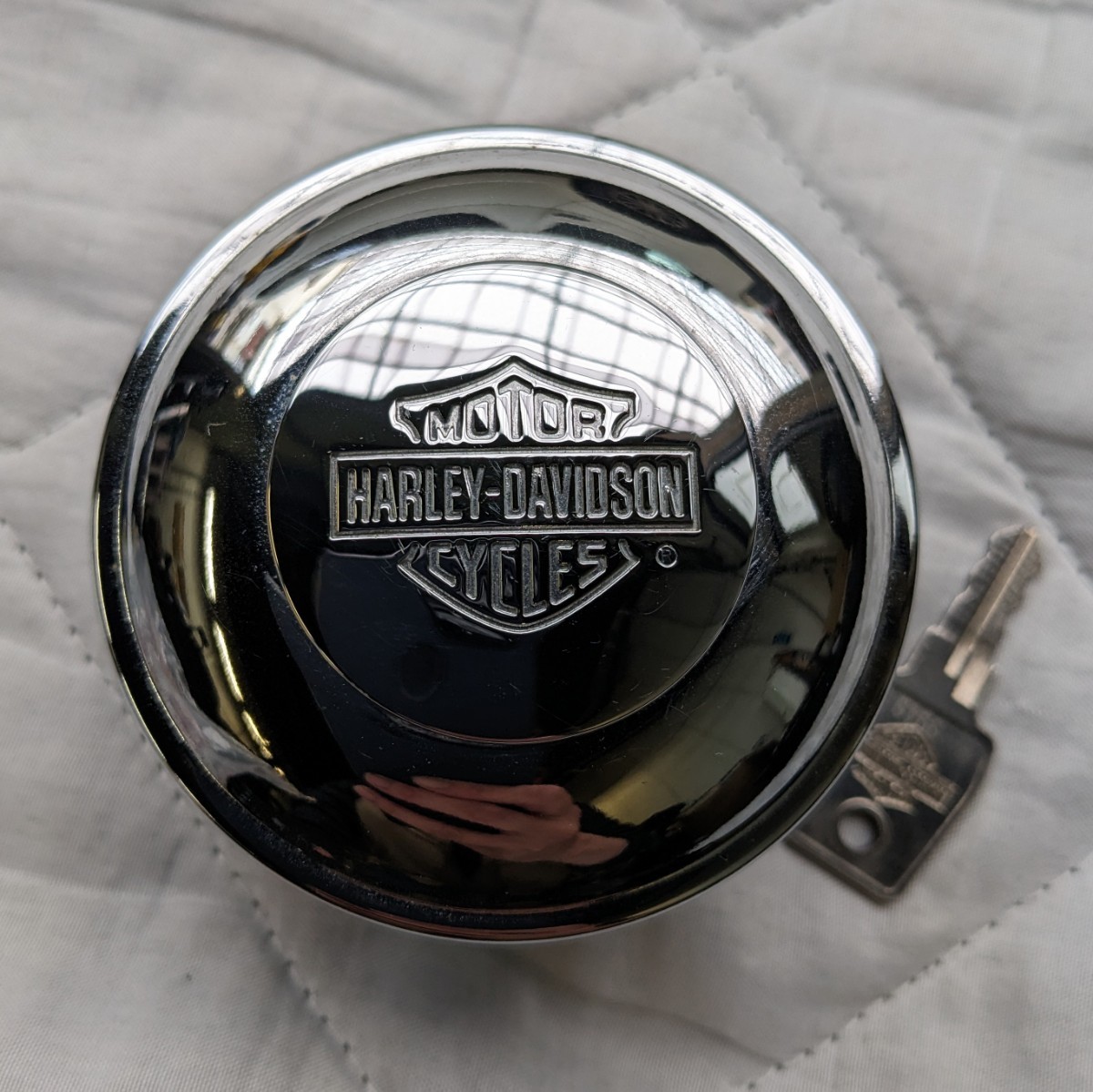 ハーレーダビッドソン純正　フューエルタンクキャップ　クロームメッキ　鍵付き　中古品 　
