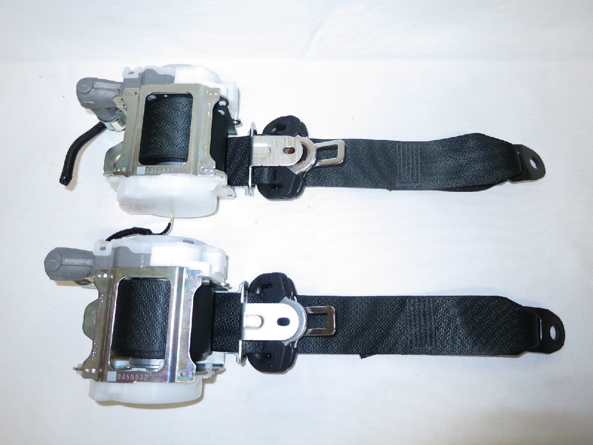 ヤリス MXPA15 純正 リア 後席 2列目 シートベルト 左右 7AA010-P 7AB010-P MXPH10 KSP210 MXPA10 MXPH15 管理番号（W-KM-TF）