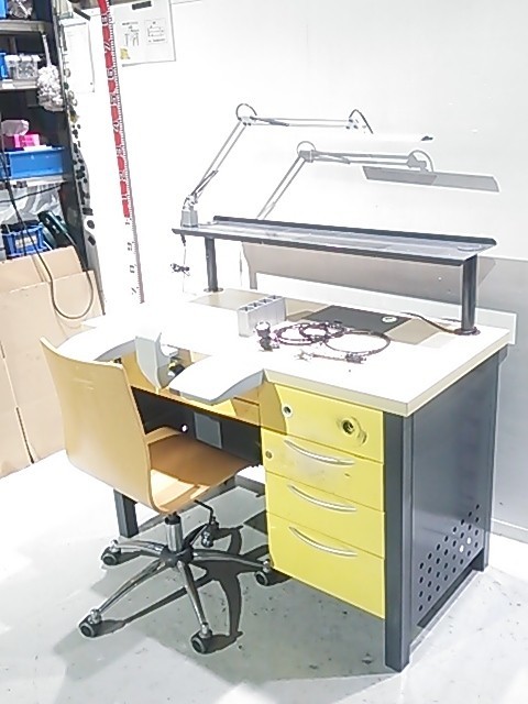 名南歯科技工、作業机 1円スタート！】名南歯科貿易 技工机 ラボベンチ ライト/集塵機付き