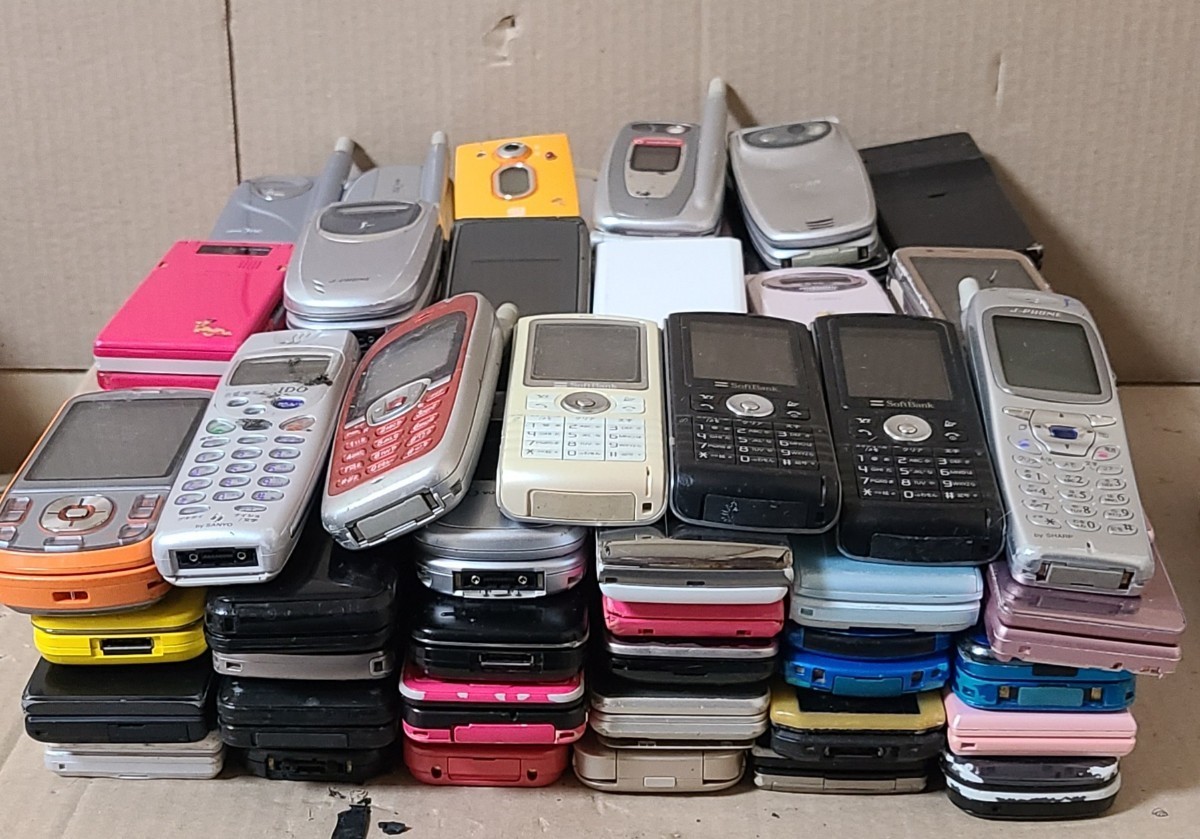 が*ら様 ガラケージャンク品 まとめ売り 58台セット 1円～ジャンク品”ガラケー各種キャリア90個まとめ売り！(NTTドコモ
