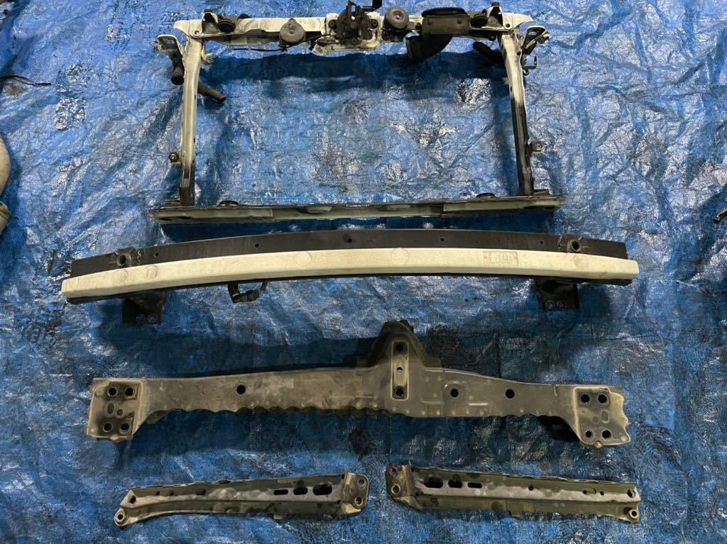 ⑩ トヨタ AHR20 エスティマ ハイブリッド フロント ラジエター コアサポート ホースメント クロスメンバー