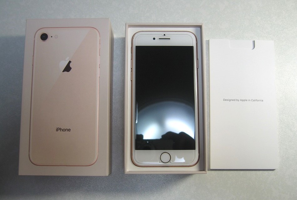 【バッテリー交換済み】iPhone8 64GB docomo ゴールド