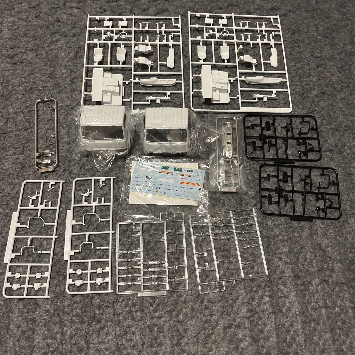 本物保証，爆買い ジャンク品扱い アオシマ 1/32 三菱ふそう スーパーグレート キャブ2個他セット 注意 パーツ不足及び汚れ等有ります(トラック、トレーラー)｜売買されたオークション情報、yahooの商品情報を トラック、トレーラー