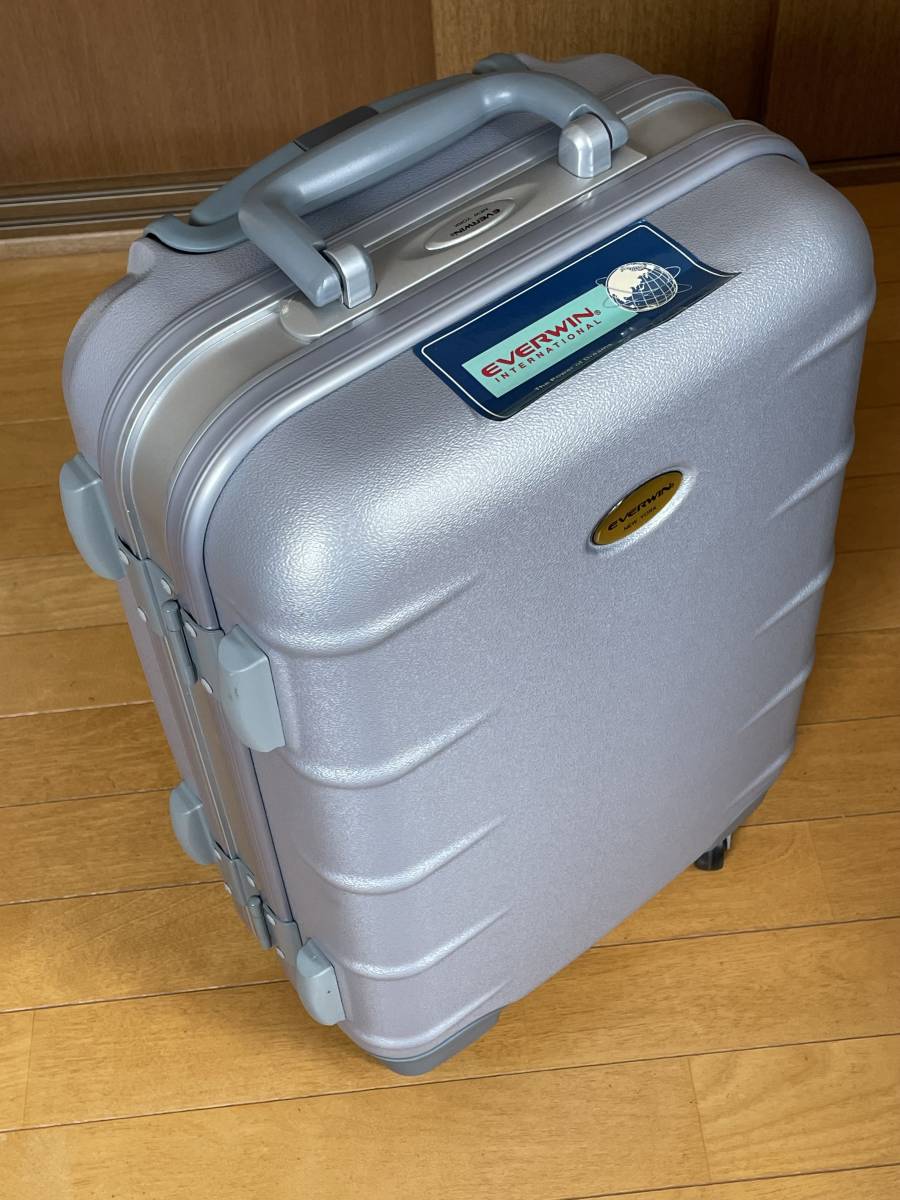 ★☆未使用・スーツケース/ キャリーバッグ 小型・機内持ち込みサイズ Everwin ☆★_3