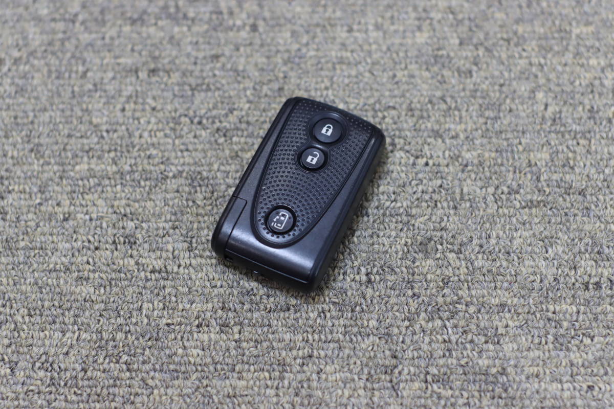 未使用保管品 初期化可能 トヨタ ハイエース レジアスエース 3ボタン 