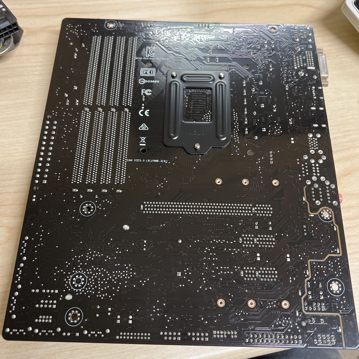 マザーボード: ASUS PRIME B250M-A. CPU: i7-7700. メモリ: 4GB DDR4