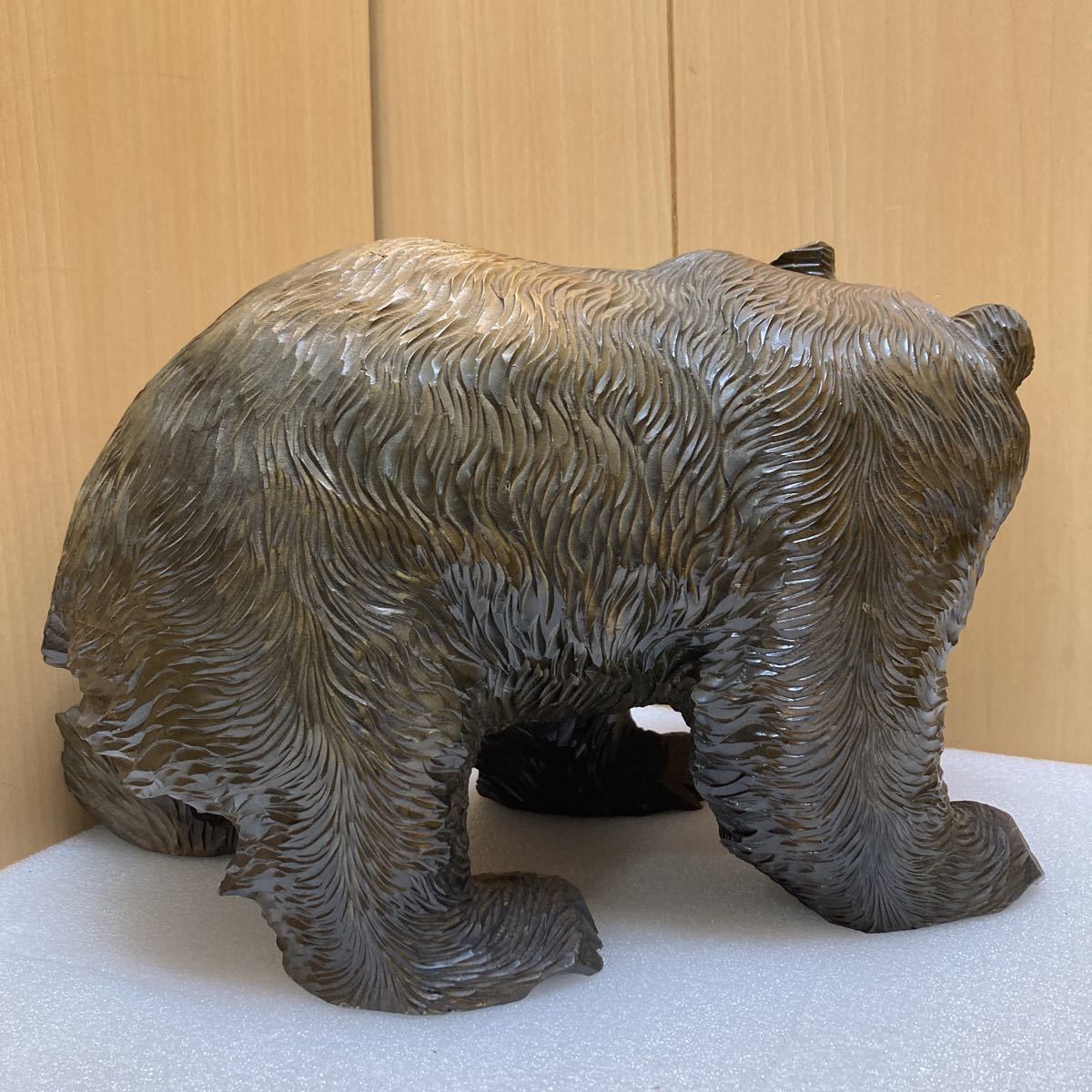 YK3241 北海道名産 木彫りの熊 クマの置物 シャケを咥えた熊 全長約