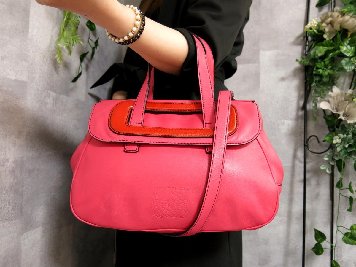 ○超美品○LOEWE ロエベ○アナグラム○ロゴ型押し○カーフ レザー 本革 