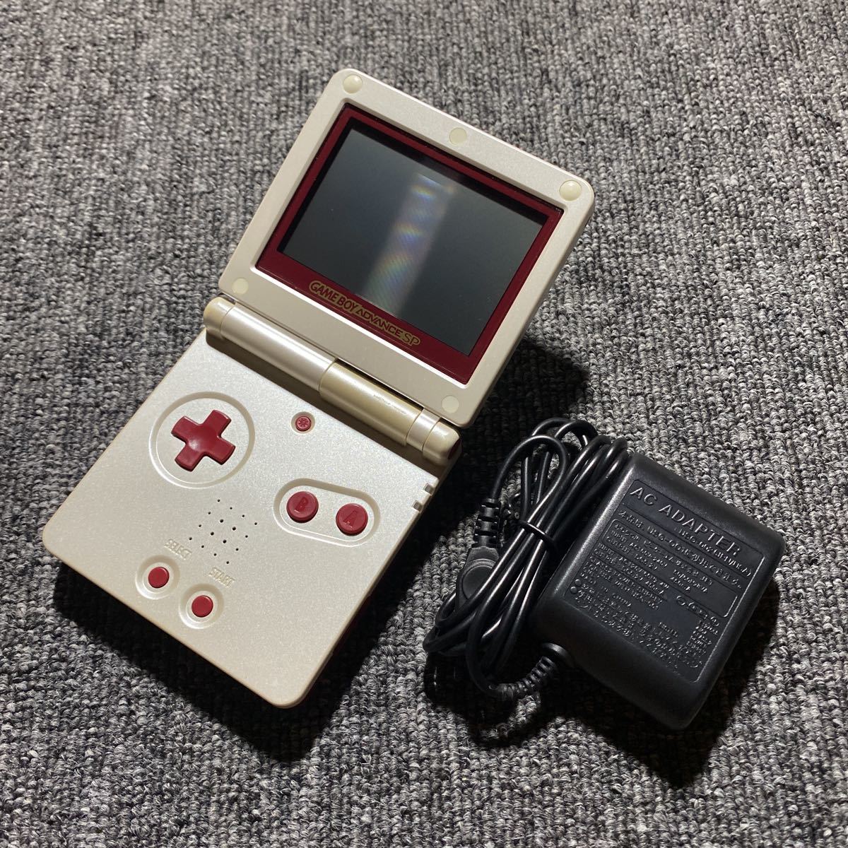  GBA ゲームボーイアドバンスSP ファミコンカラー 充電器付き XJH13927472(本体)｜売買されたオークション情報、yahooの商品情報をアーカイブ公開 - オークファン 本体