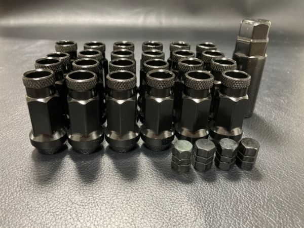 送料無料 24本 バルブキャップ付 黒 P1.5 M12 スチールナット レジアスエース レーシングナット 48mm トヨタ 24 ラグ ブラック ハイエース