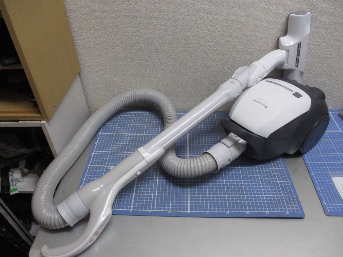 2019年製 Panasonicパナソニック掃除機(紙パック式) MC-PLAE20A