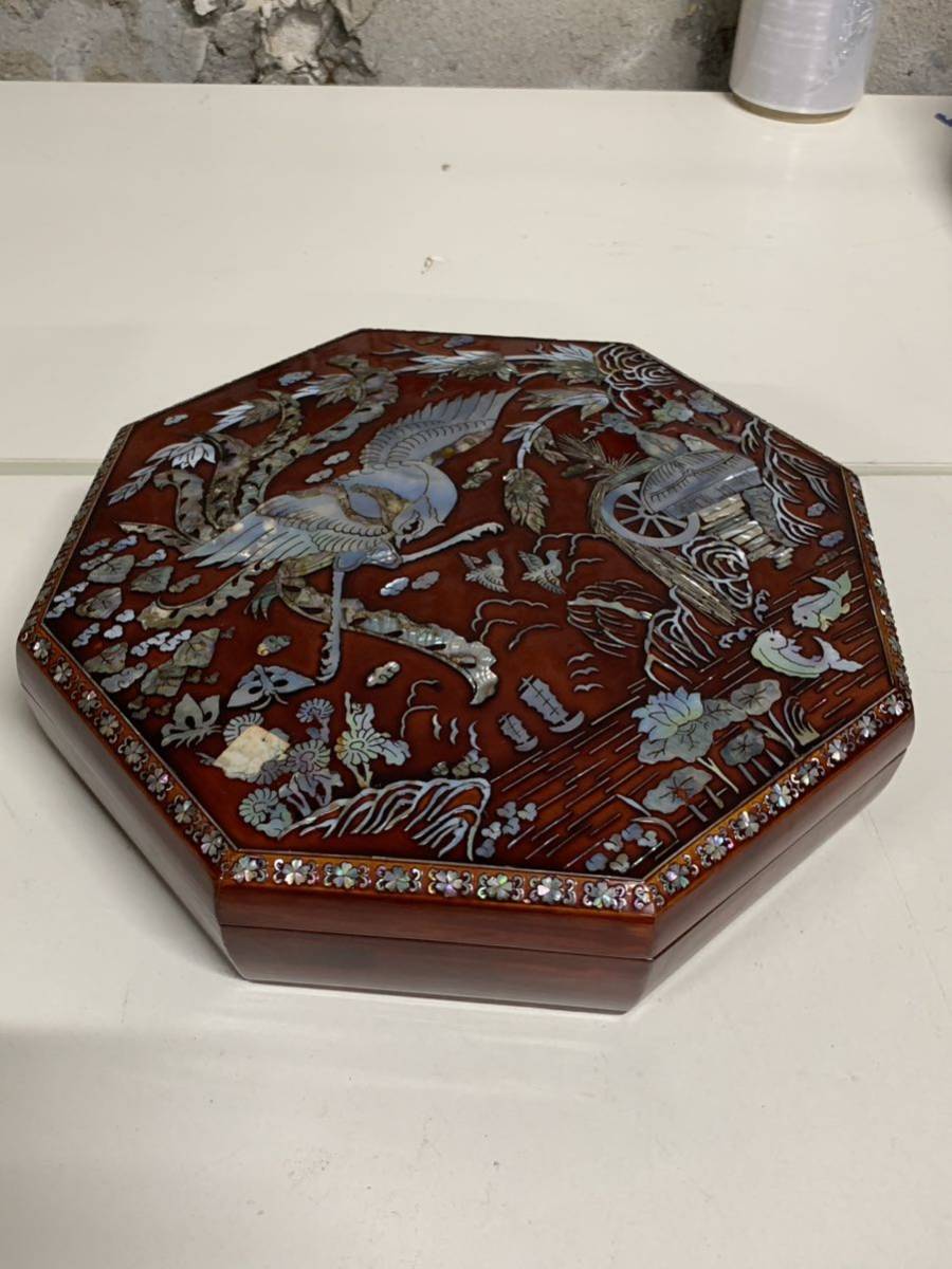 孔雀模様の八角形一段重箱 螺鈿細工 八角形 菓子器 【公式通販】