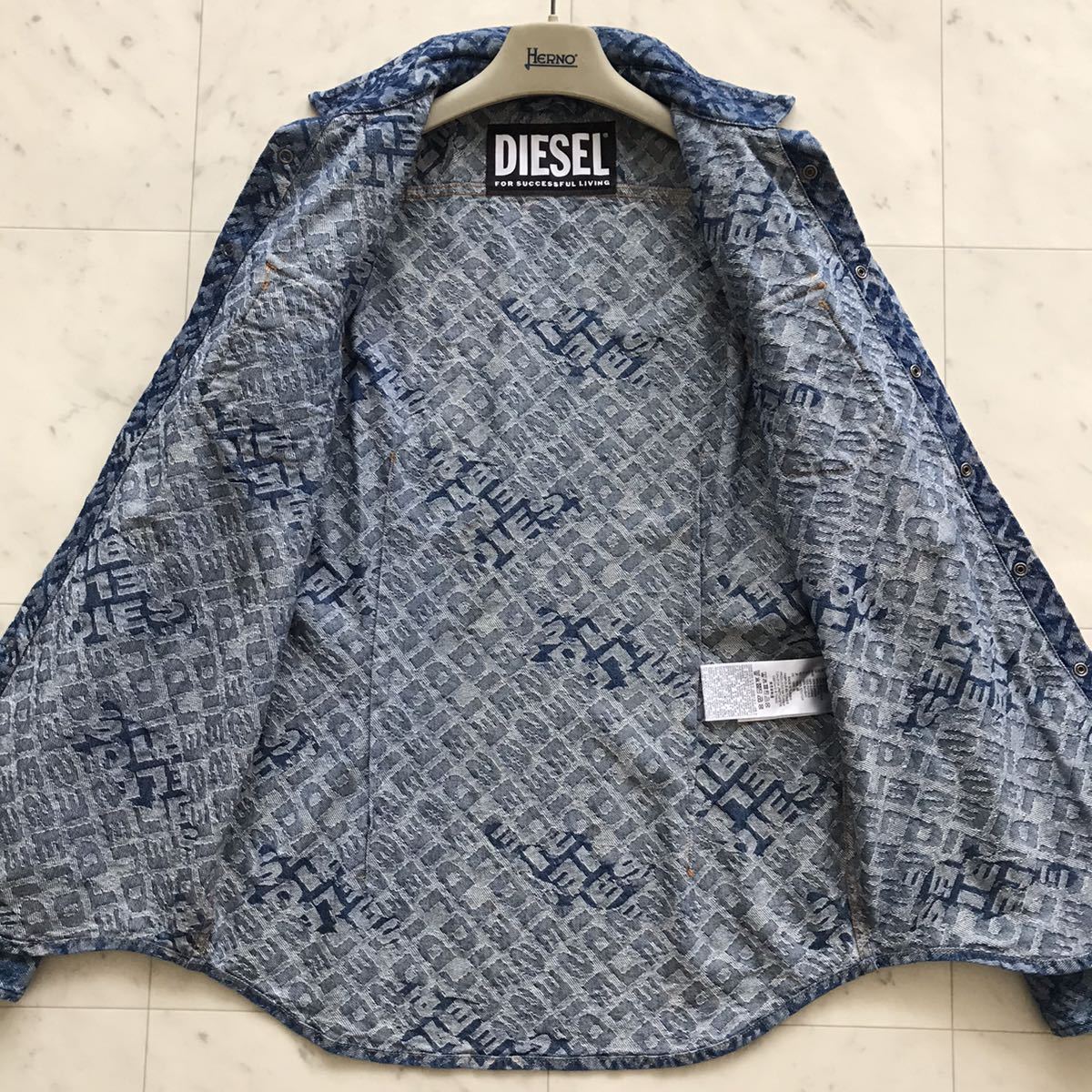 ディーゼル 【別格の爽やかさ】 DIESEL 総柄ロゴ デニム シャツ