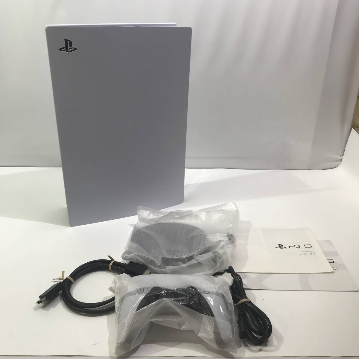 No.6581【☆1円～】PS5型番CFI1200A本体 コントローラー ケーブル類 