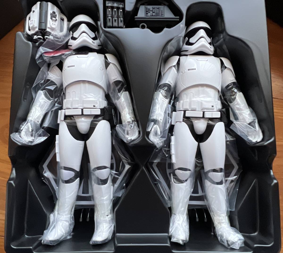 ホットトイズ ムービーマスターピース スターウォーズ フォースの覚醒 ファーストオーダー ストームトルーパー 通常版＆将校版 2体セット_3
